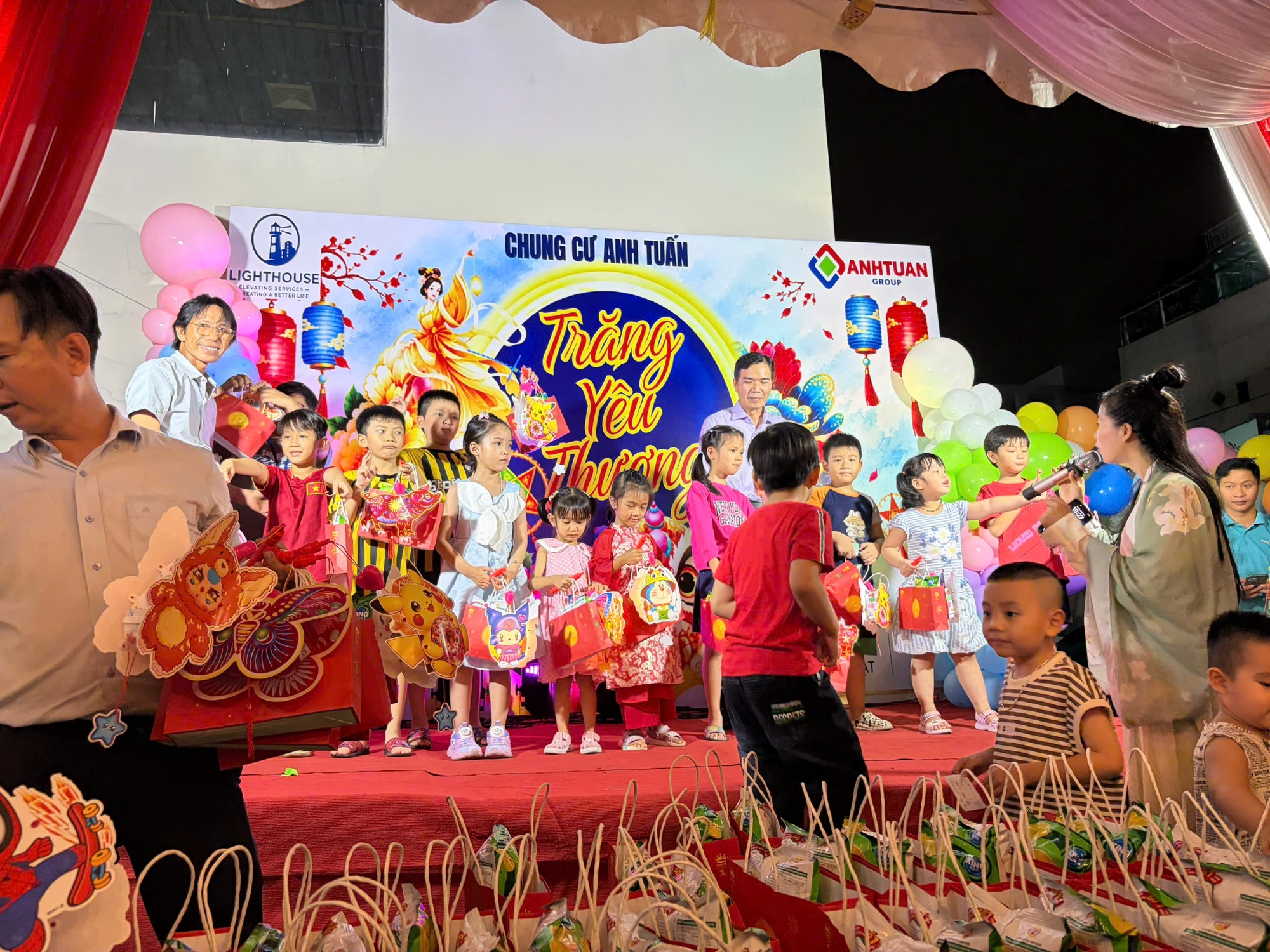 ANH TUẤN GROUP – TRAO YÊU THƯƠNG, GỬI TRỌN NIỀM VUI MÙA TRĂNG